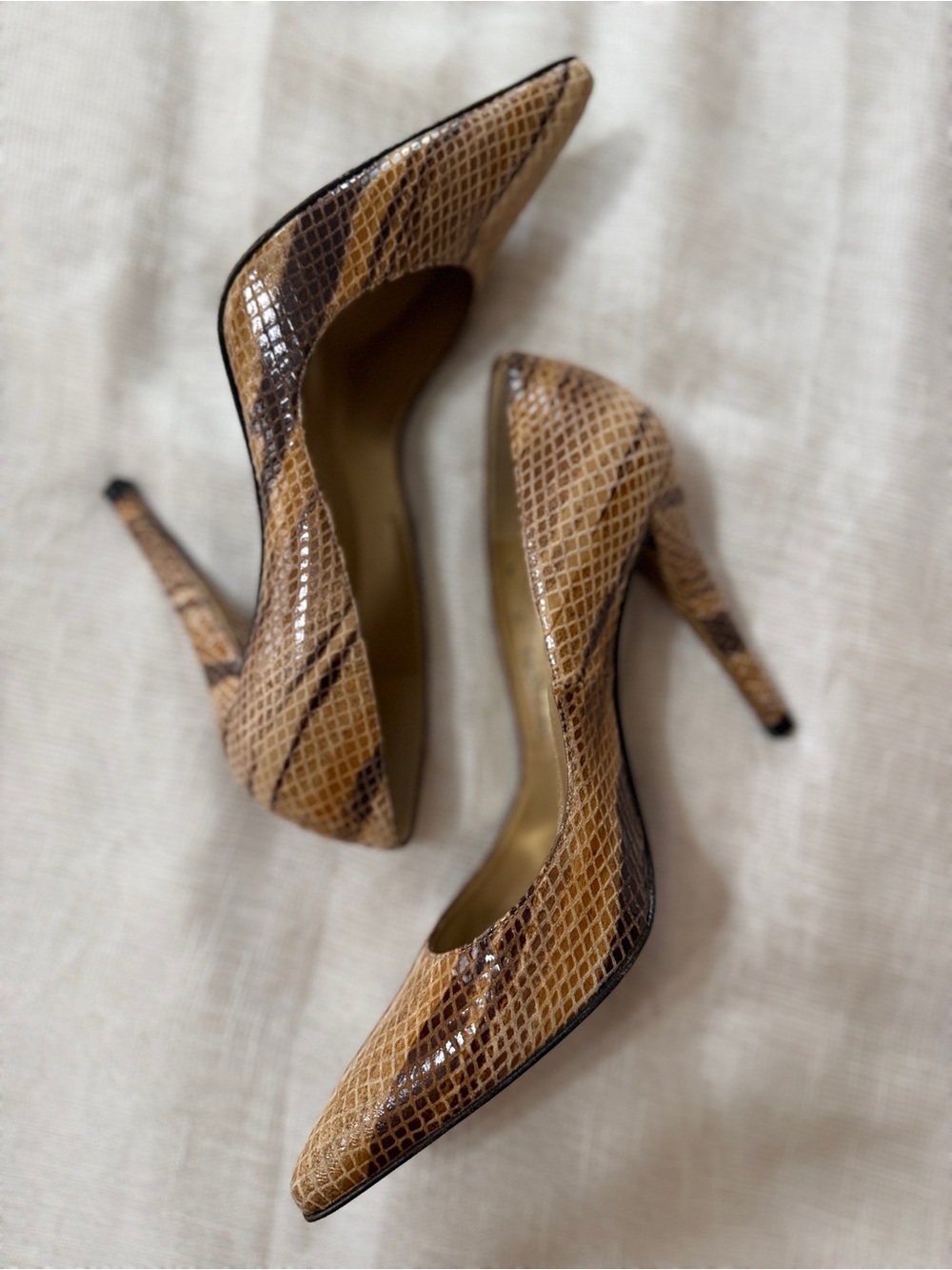 Stuart Weitzman Snake Print Embossed Leather Pointed Toe Heels Size 6N